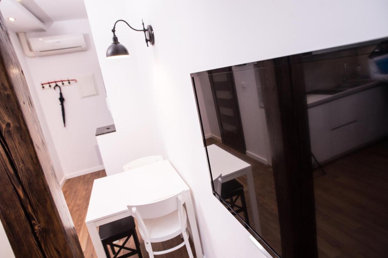 Apartment Mirror *